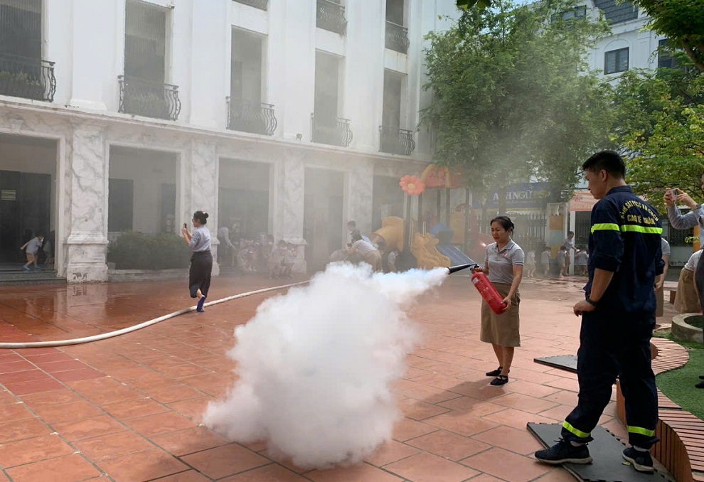 Thực tập phương án chữa cháy và cứu nạn, cứu hộ tại Trường Mầm non Ban Mai, quận Lê Chân